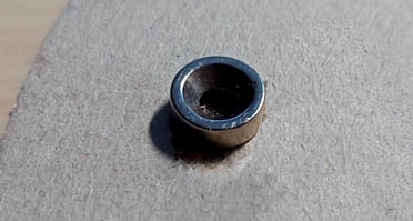 Magnet_auf_der_Rueckseite