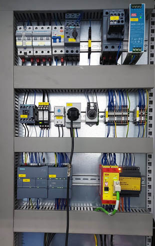 Steuerung mit SPS von Siemens und UCS von SEW
