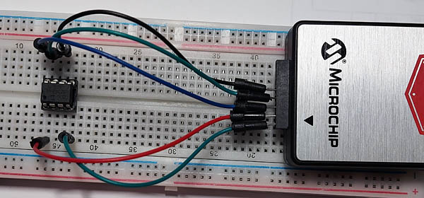 Mikrocontroller-Anschluss an pickit4